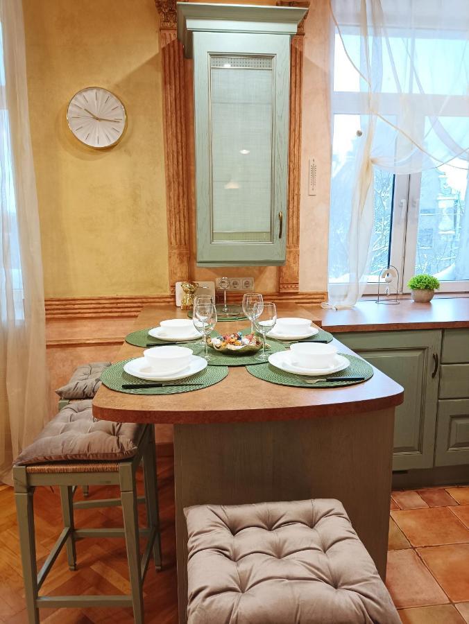 Old Town Retreat With Stunning Views 2 Bedroom Apartment Nearby The Church Of Saint Peter Riga Exterior foto