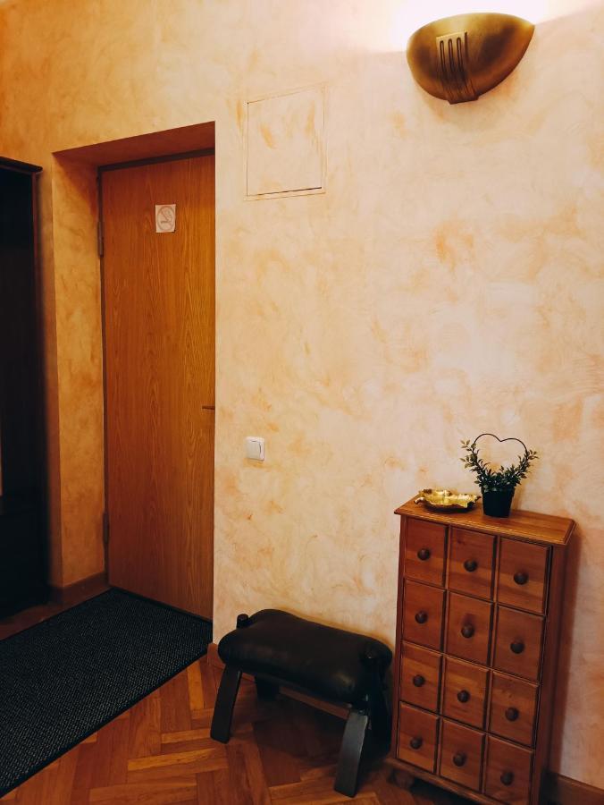 Old Town Retreat With Stunning Views 2 Bedroom Apartment Nearby The Church Of Saint Peter Riga Exterior foto