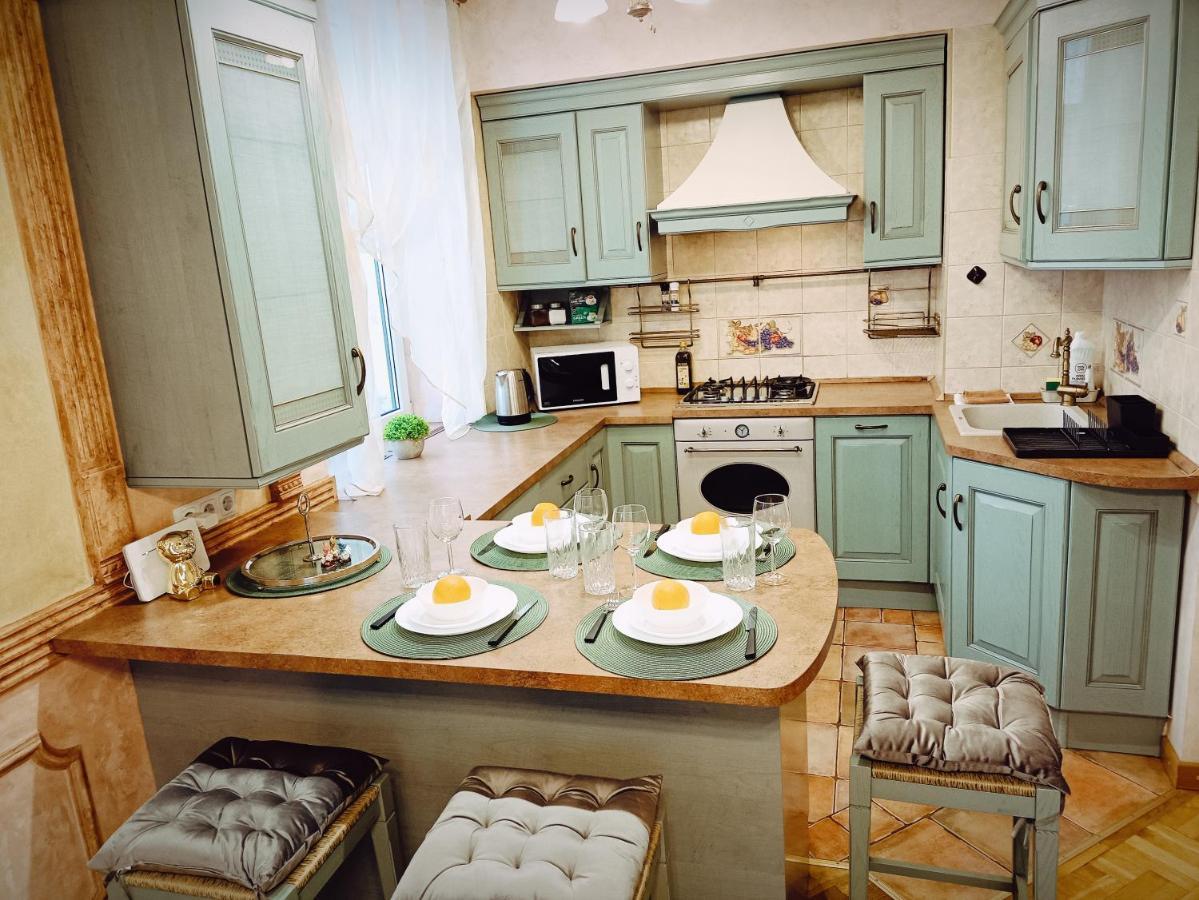 Old Town Retreat With Stunning Views 2 Bedroom Apartment Nearby The Church Of Saint Peter Riga Exterior foto