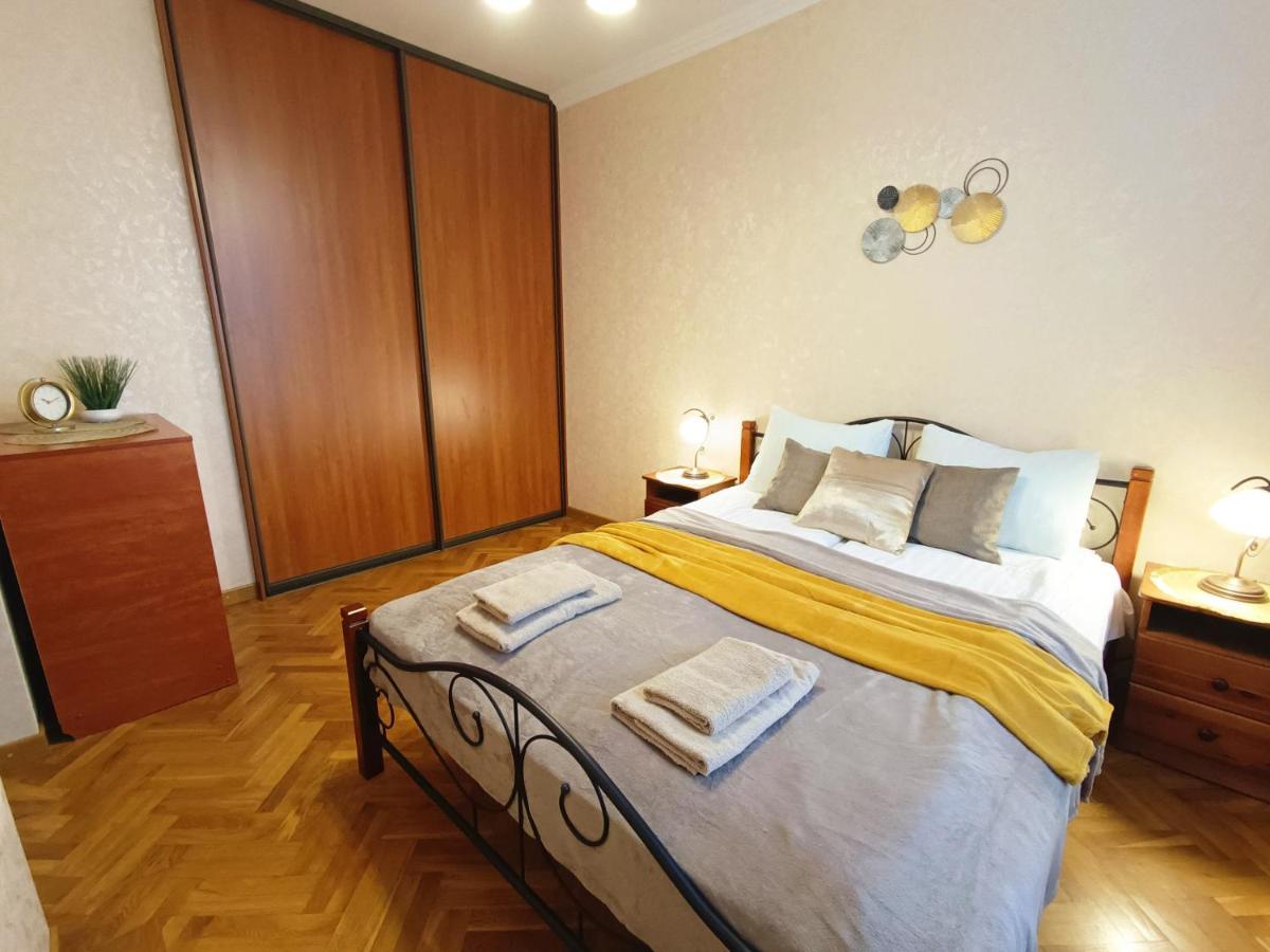 Old Town Retreat With Stunning Views 2 Bedroom Apartment Nearby The Church Of Saint Peter Riga Exterior foto