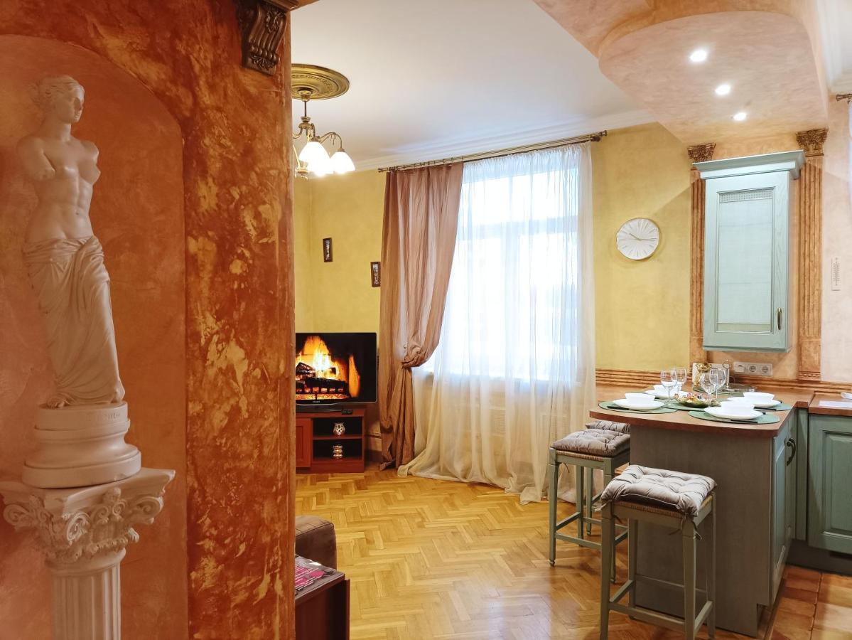 Old Town Retreat With Stunning Views 2 Bedroom Apartment Nearby The Church Of Saint Peter Riga Exterior foto