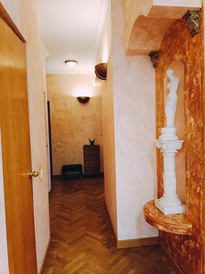 Old Town Retreat With Stunning Views 2 Bedroom Apartment Nearby The Church Of Saint Peter Riga Exterior foto