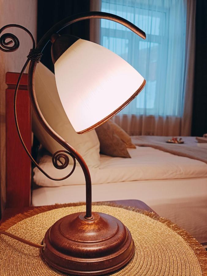 Old Town Retreat With Stunning Views 2 Bedroom Apartment Nearby The Church Of Saint Peter Riga Exterior foto